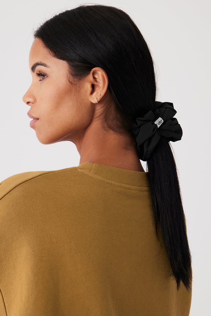 Bead It Oversized Scrunchie Black Alo Yoga