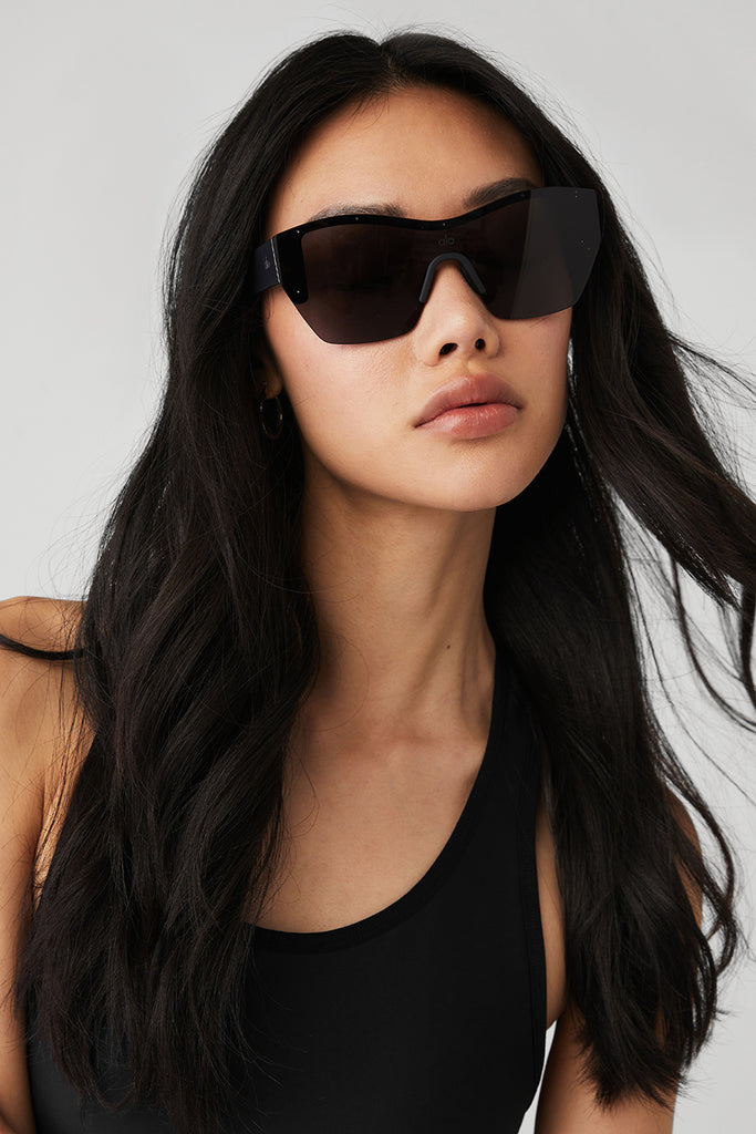 Aqua Frame Stunner Sunglasses Pink Lens