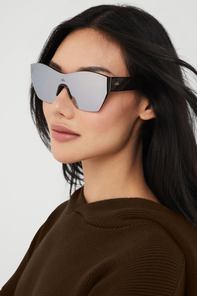 Aqua Frame Stunner Sunglasses Pink Lens
