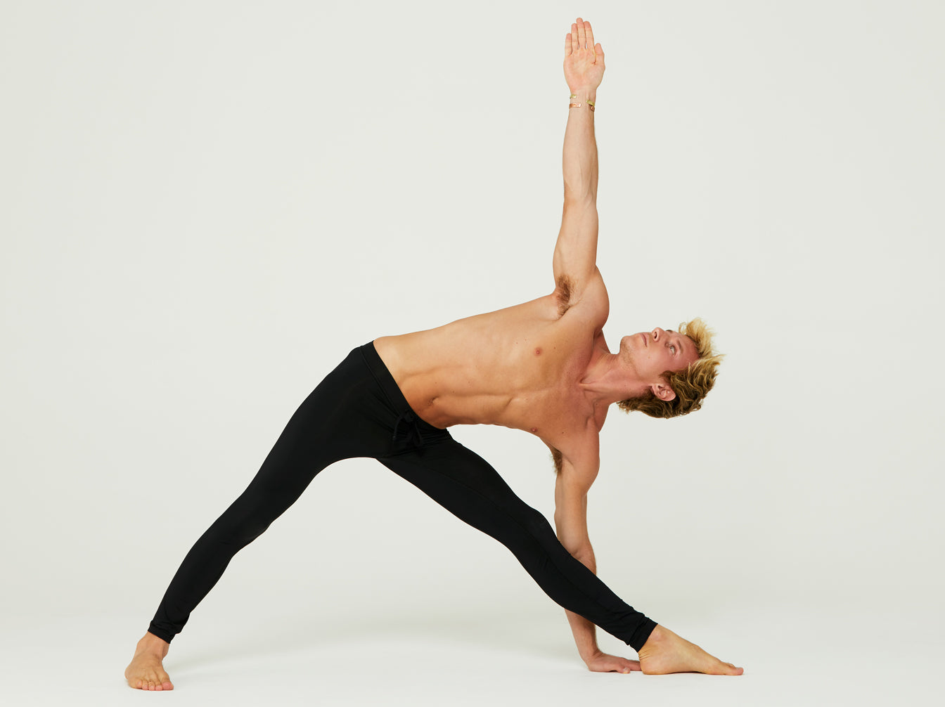 Learn the technique to do Revolved triangle pose (Parivrtta Trikonasana)