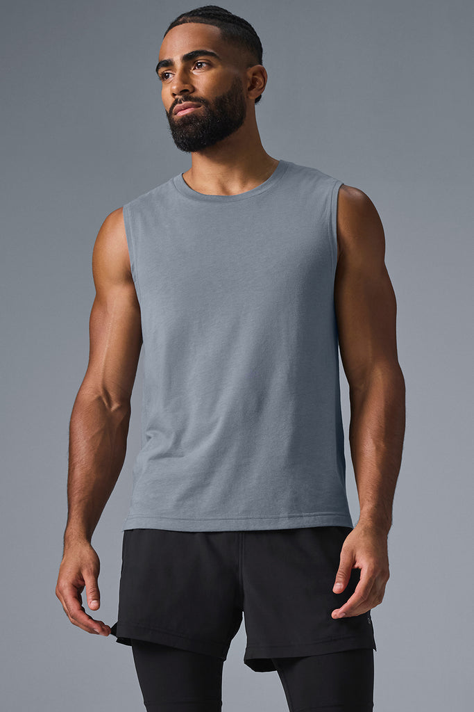 The Triumph Muscle Tank - Steel Grey | Alo Yoga