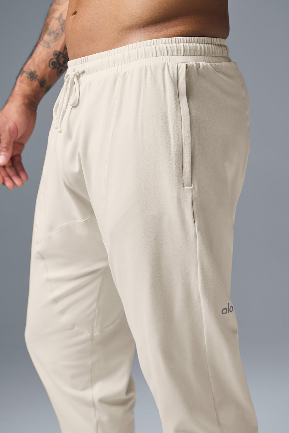 Conquer Revitalize Pant Bone Alo Yoga