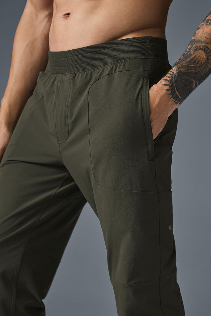 Co-Op Pant - Stealth Green | Alo Yoga