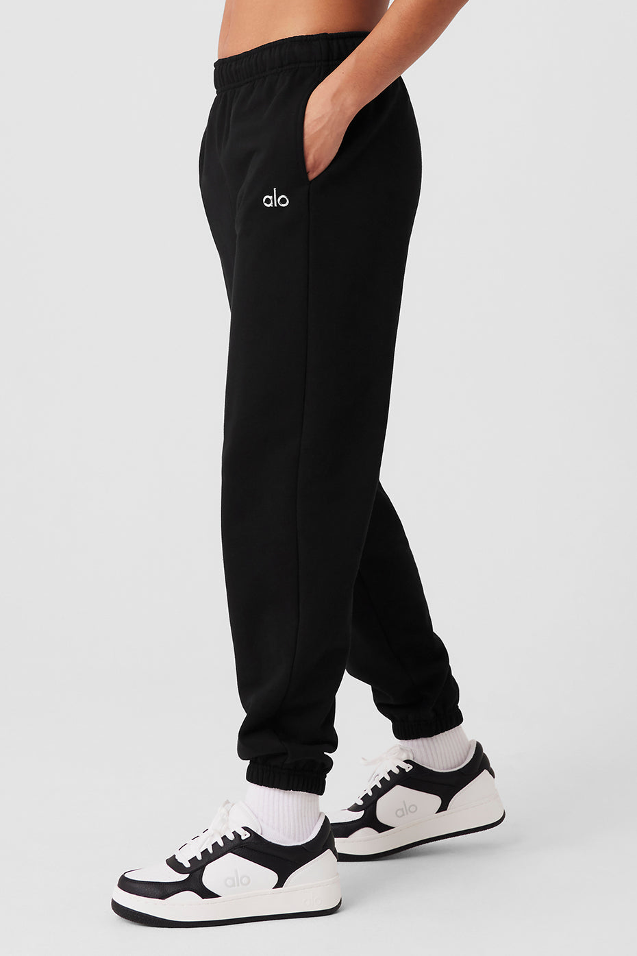 Accolade Sweatpant - Black | Alo Yoga