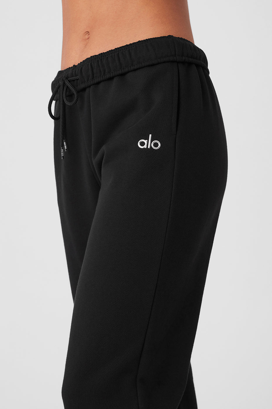 Accolade Sweatpant - Black | Alo Yoga